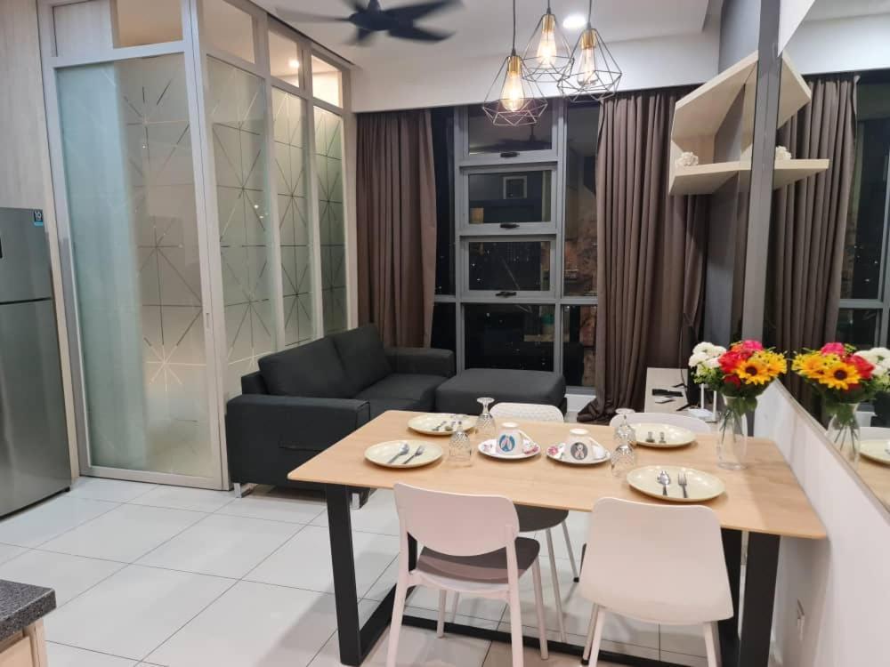 The Roberstson Family With Views Apartment