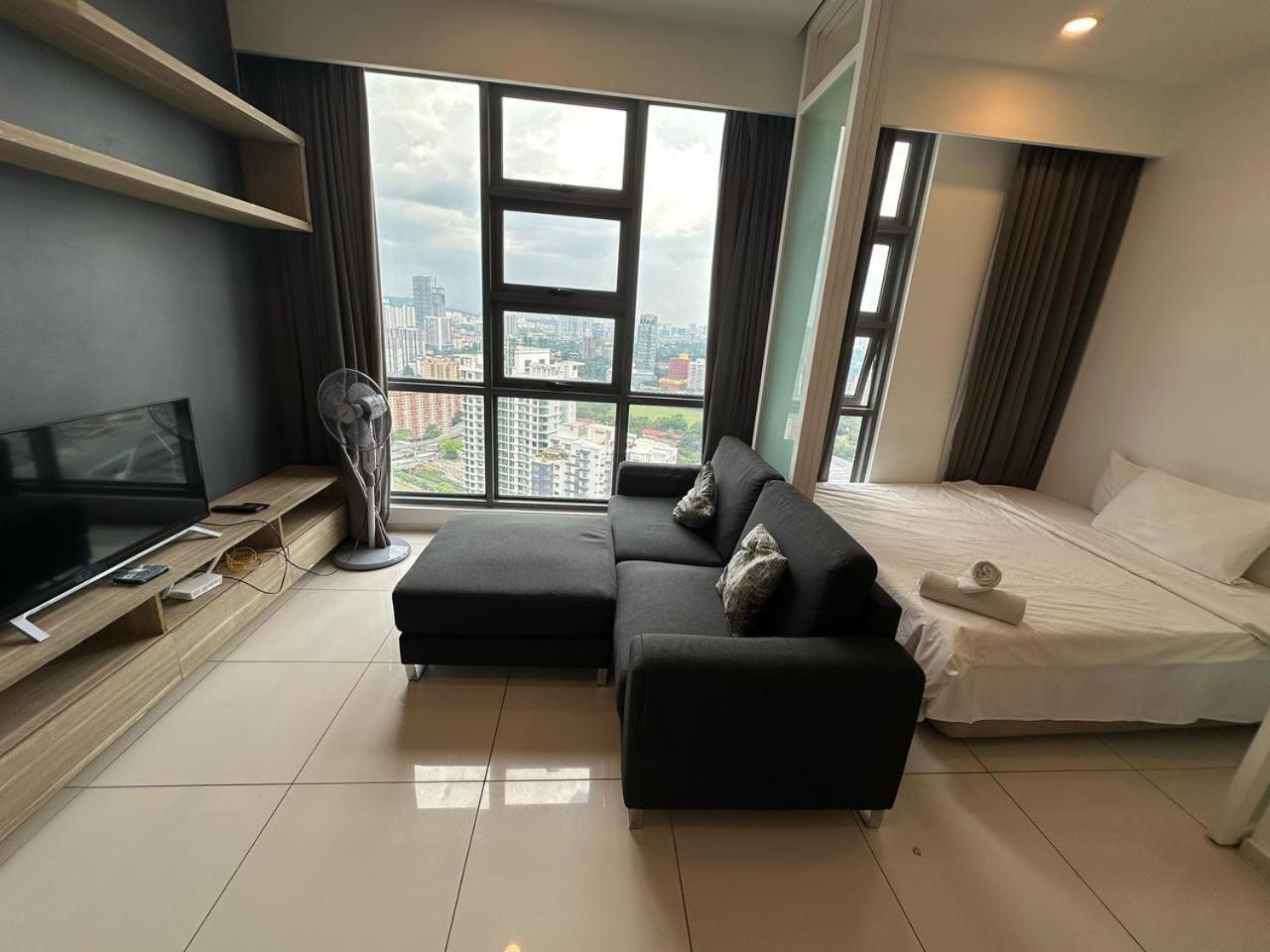 The Roberstson Family With Views Apartment