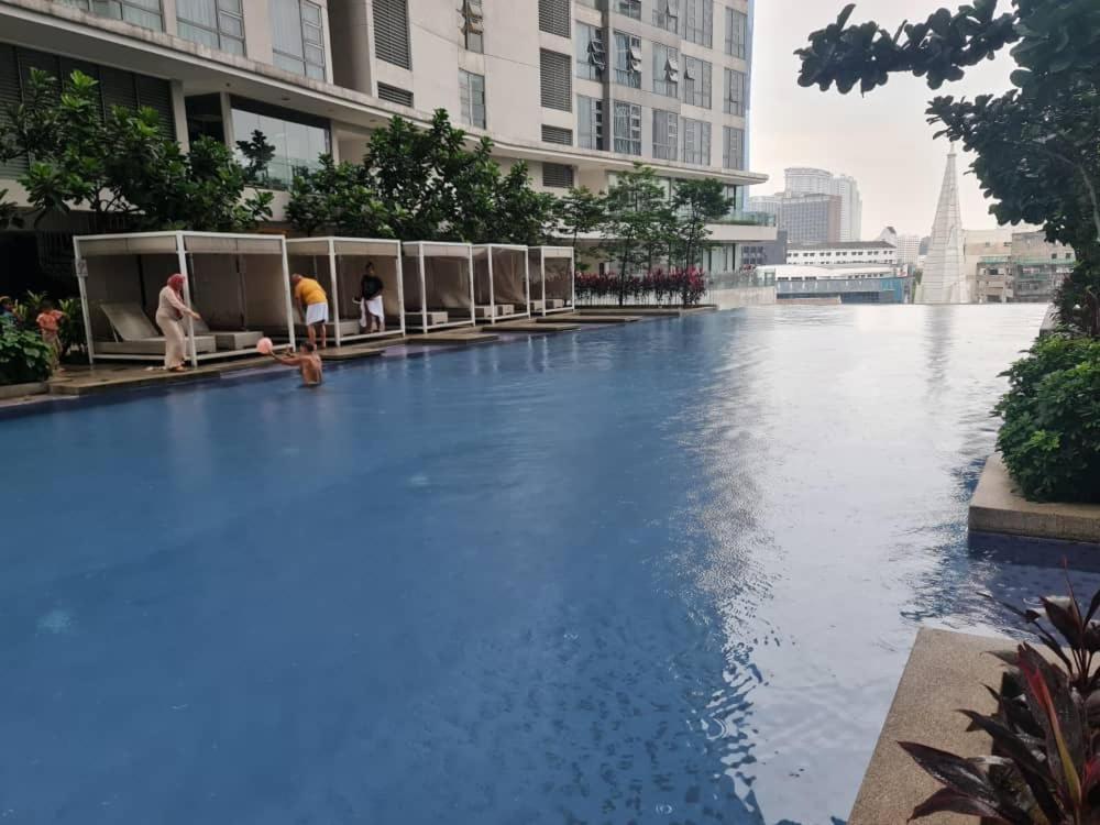 The Roberstson Family With Views * Kuala Lumpur